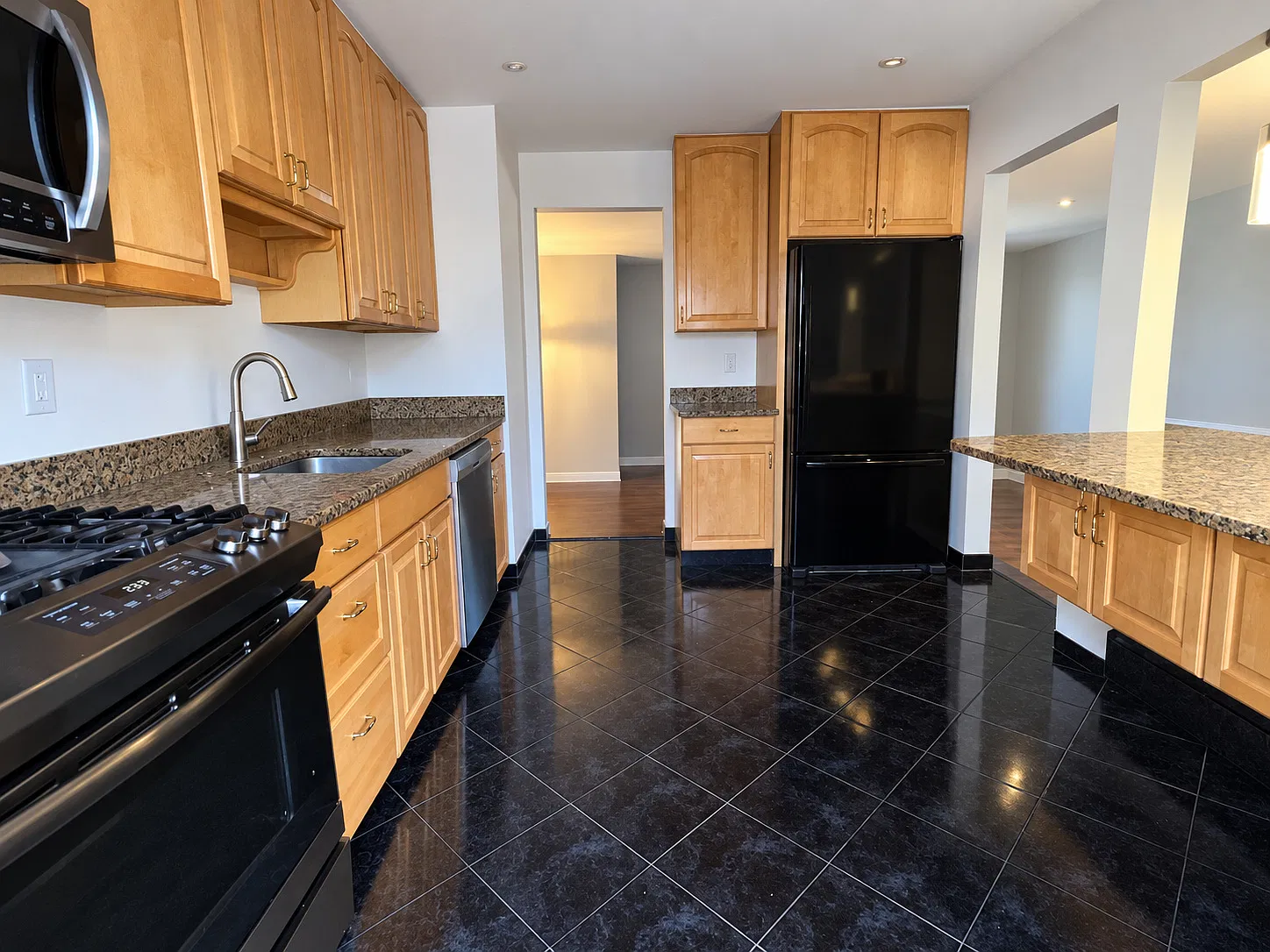 4 bed, 1800 sqft, $4,500 — Photo 4