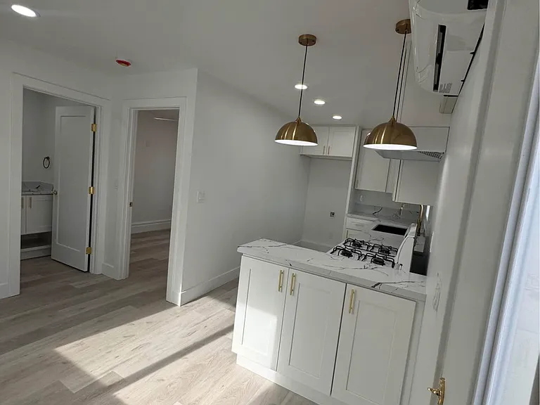 10449 Memory Park Ave — Photo 4