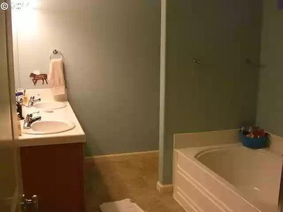 5th image of 3603 NE 42nd Way