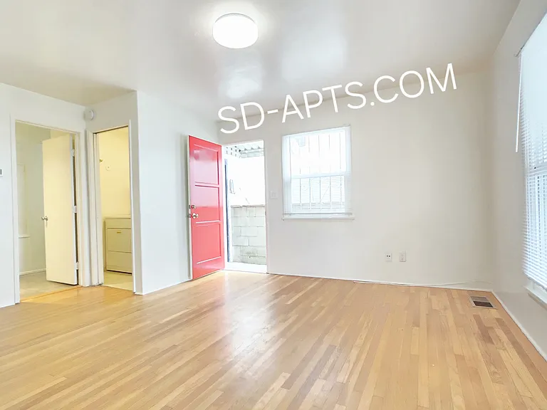 3926 1/2 California St — Photo 2