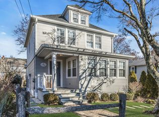 32 Katherine St, Locust Valley, NY 11560