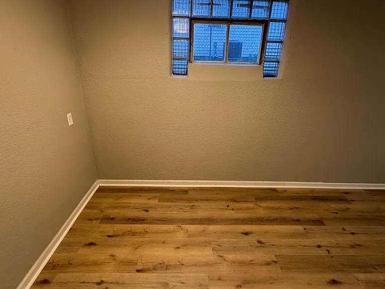 941 Sheridan St — Photo 3