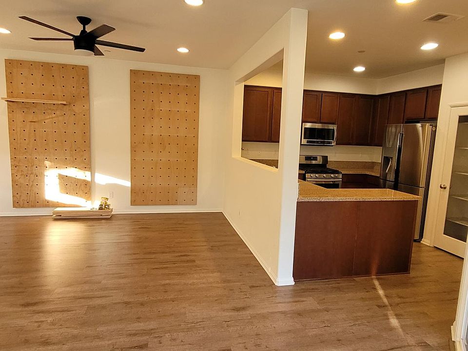 common areas: living room and kitchen (2nd floor)