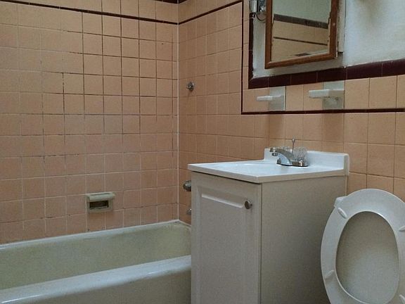 5th image of 4431 Vista St