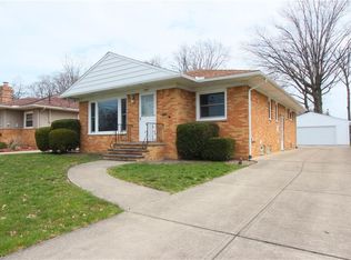 3977 Circlewood Dr, Fairview Park, OH