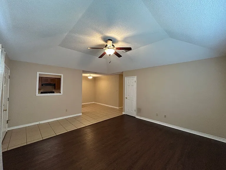 1642 W County Line Rd — Photo 5