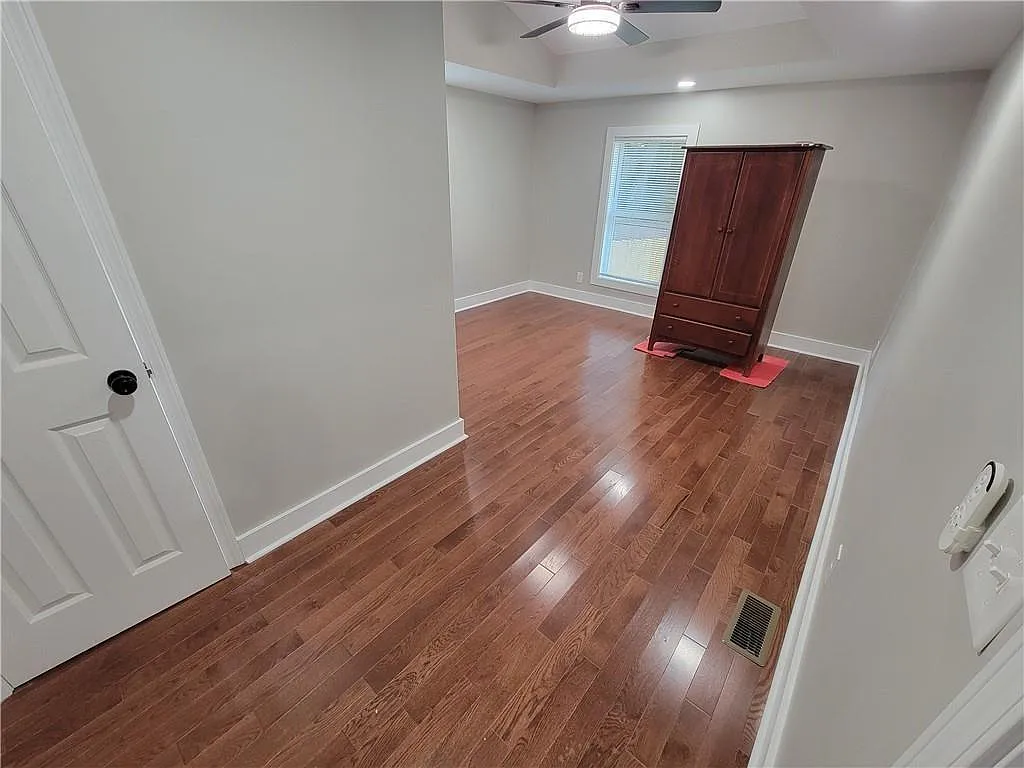 3 bed, 2.0 bath, 1200 sqft, $1,995 — Photo 2