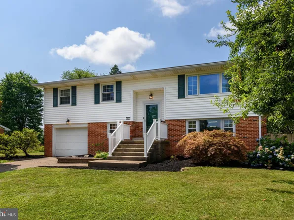 821 Green Acres St, Mechanicsburg, PA 17055