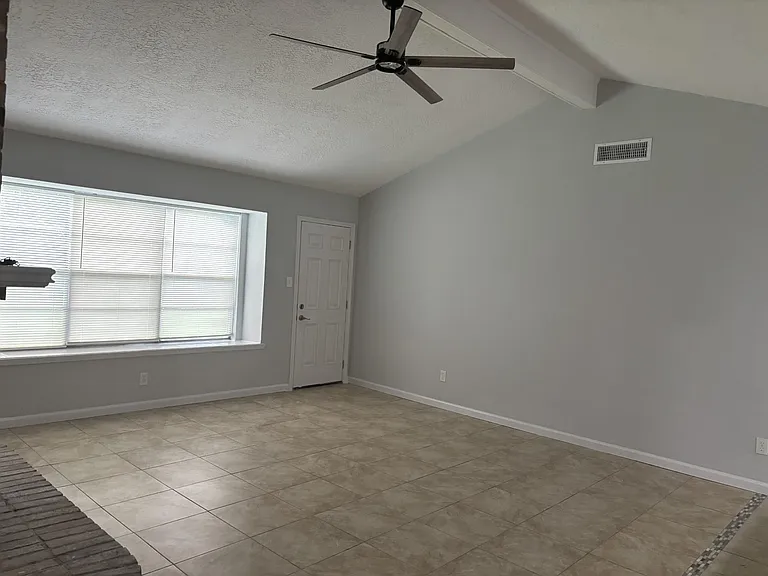 10446 Towneview Dr — Photo 6