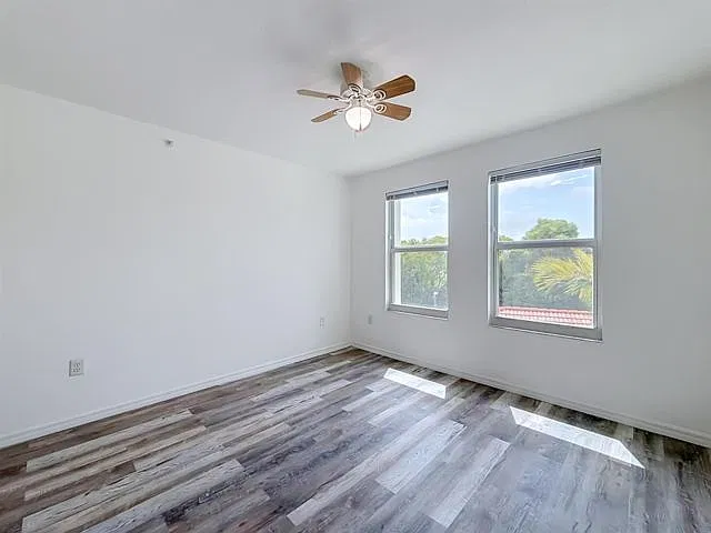 1119 Villa Ln — Photo 5