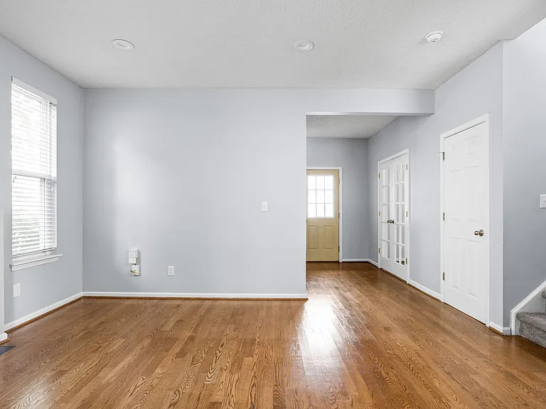 2213 N Talbott St — Photo 6
