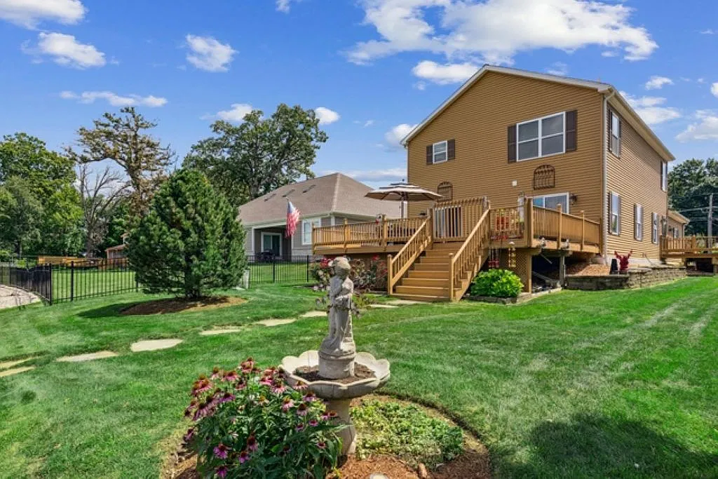 3 bed, 2.5 bath, 2296 sqft, $4,500 — Photo 3