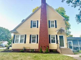 140 Highland Dr, Iowa City, IA 52246