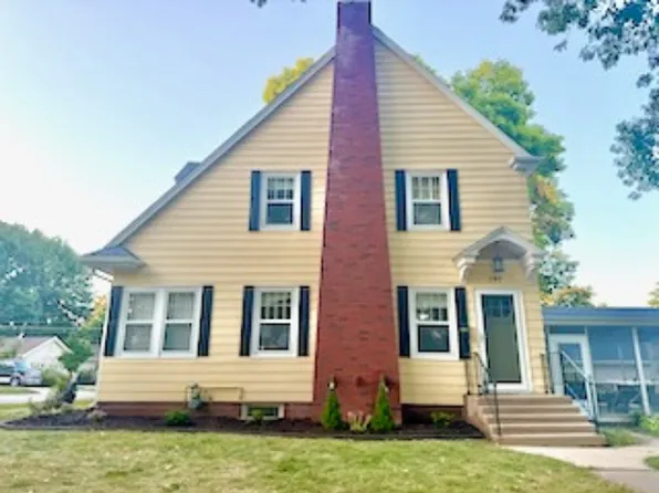 140 Highland Dr, Iowa City, IA 52246