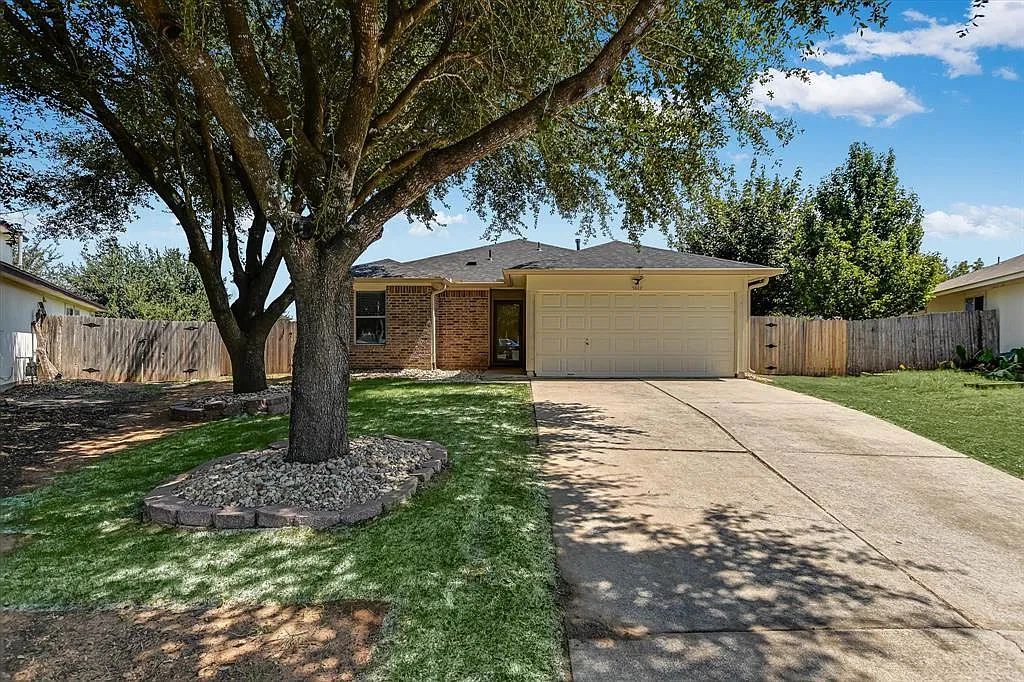 3 bed, 2.0 bath, 1144 sqft, $1,700 — Photo 1