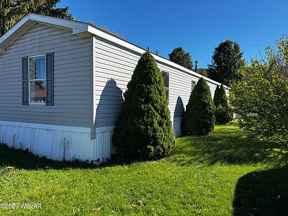 4th image of 38 Locust St