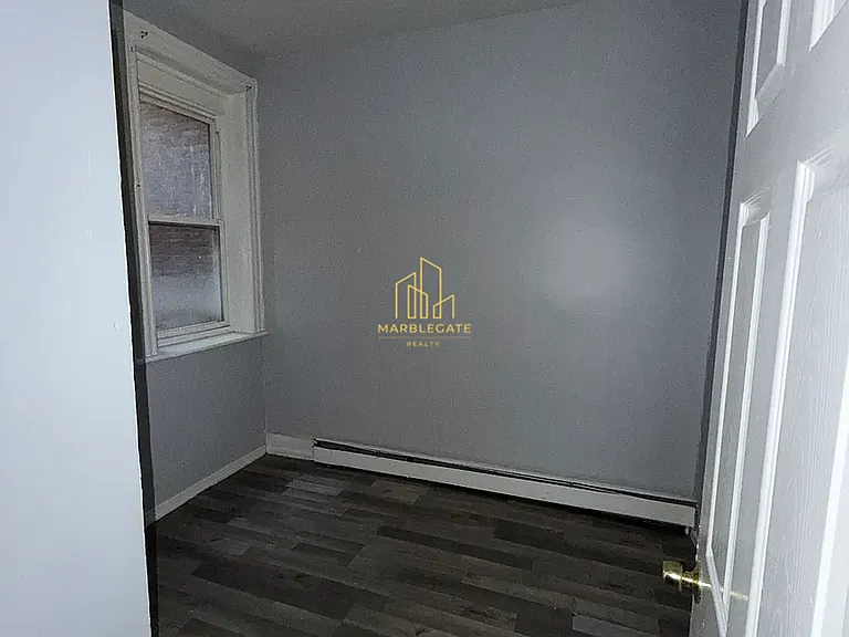 137 3rd St #2E — Photo 4