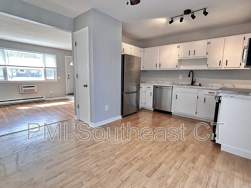 2 bed, 1.0 bath, 848 sqft, $1,700 — Photo 4