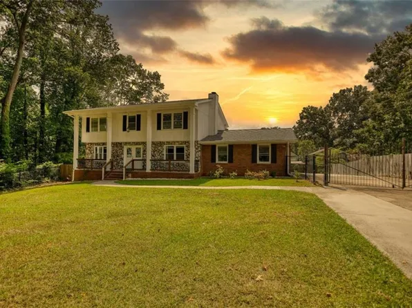 1341 Kenyon Rd, Lake City, GA 30260