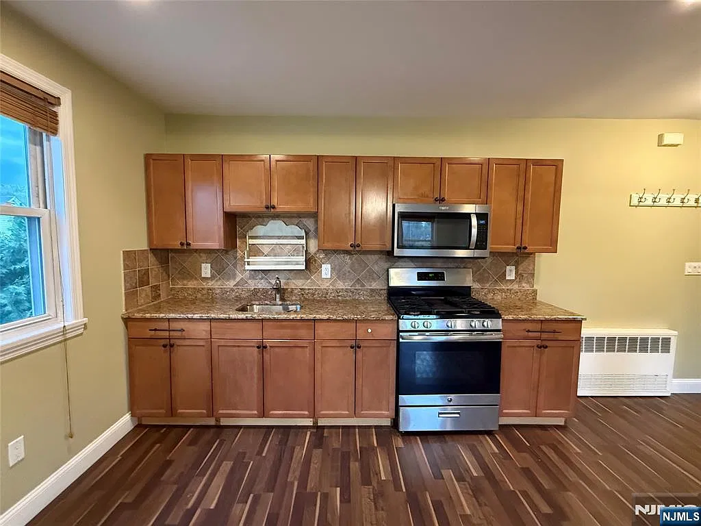 2 bed, 1.0 bath, $2,600 — Photo 2