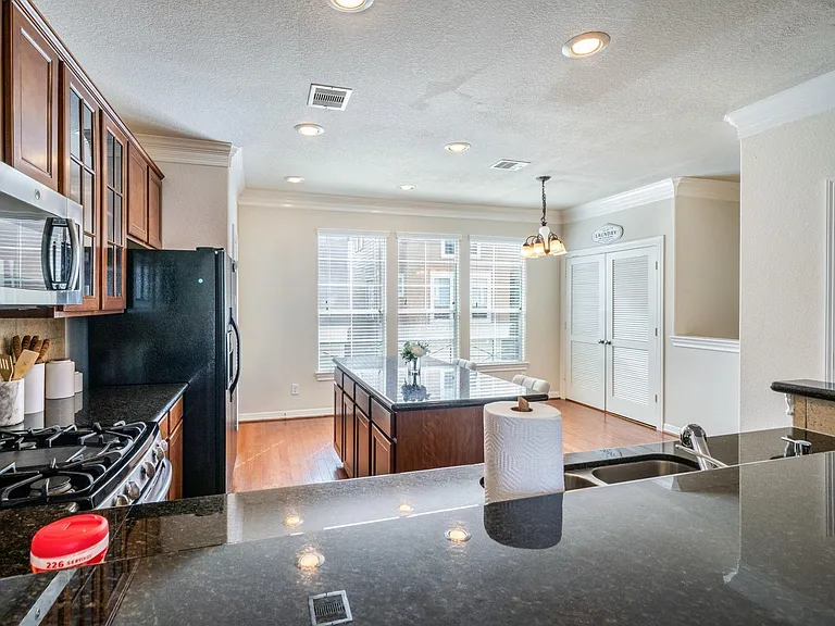 3210 Clearview Cir — Photo 13