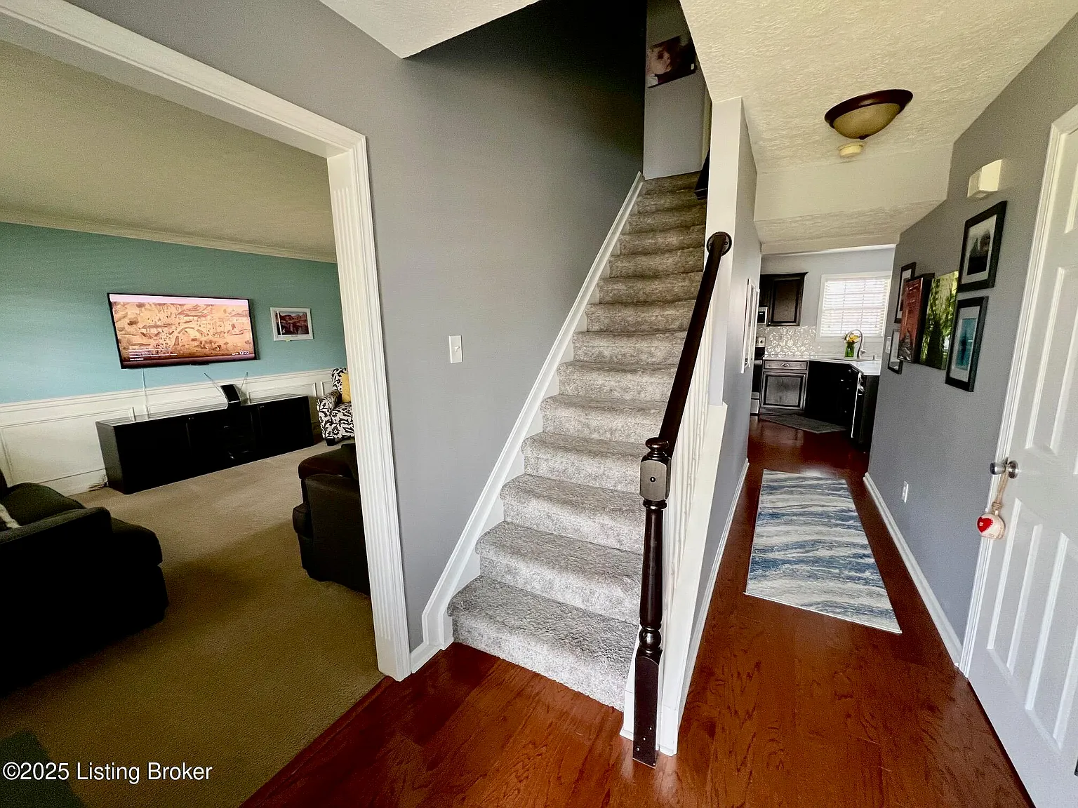 4 bed, 3.5 bath, 2056 sqft, $2,995 — Photo 2