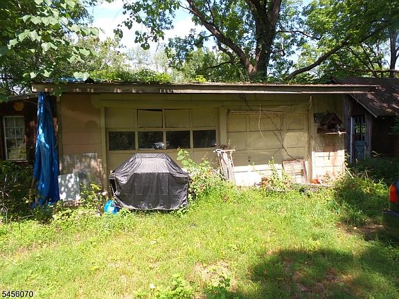 2nd image of 146 River Rd