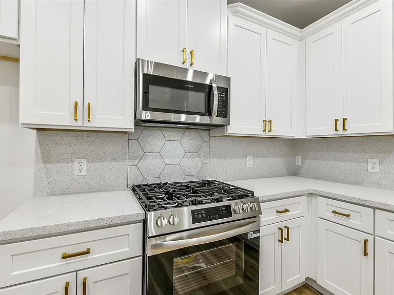 7486 Stanwick Dr #B — Photo 2