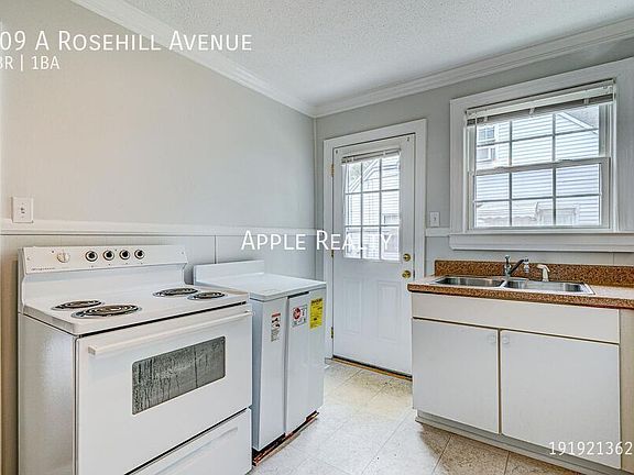 5th image of 909A Rosehill Ave