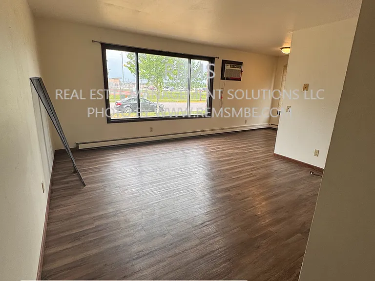 1110 Grand Ave — Photo 5