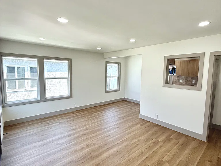 2510 Termino Ave #B — Photo 11