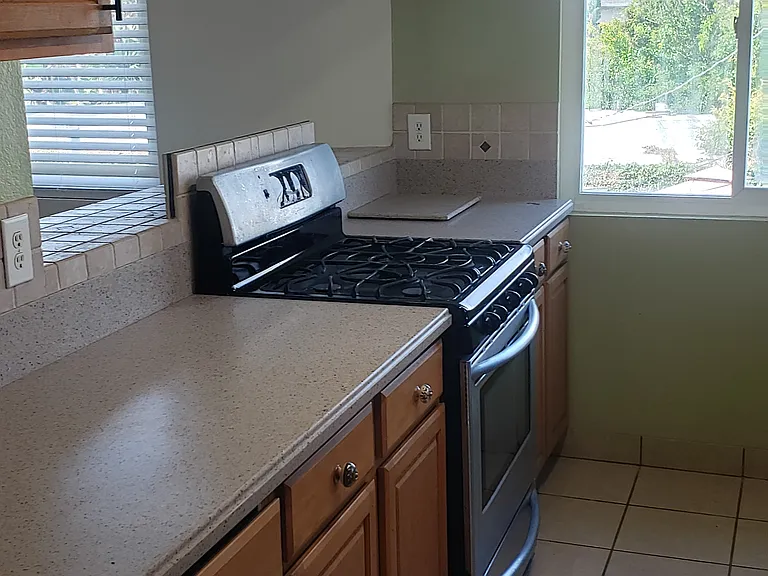 122 W Marquita #B — Photo 3
