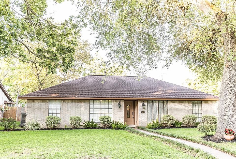 1st image of 202 Huckleberry Dr