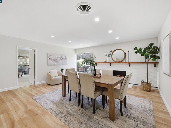5th image of 2465 Wright Ave