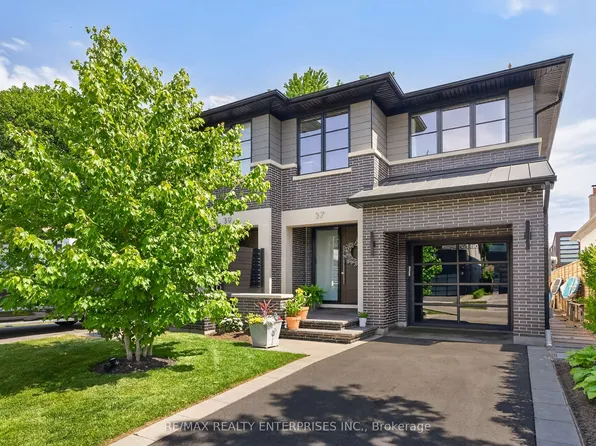 37 Oakwood Ave N, Mississauga, ON L5G 3L9