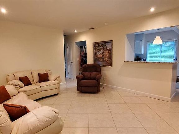 3rd image of 1721 Newport Ln
