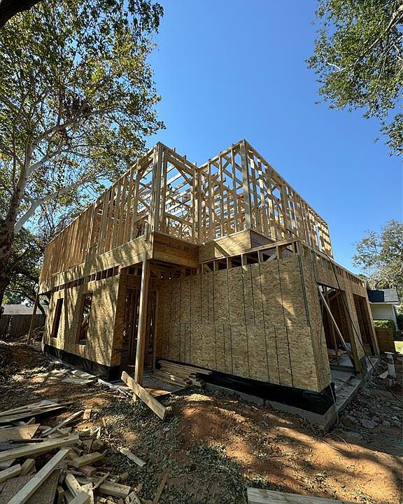 1310 E Alamo St Brenham TX Zillow