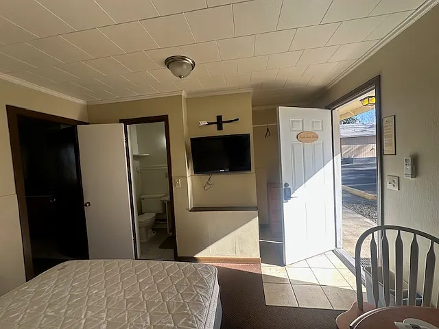 1 bed, 300 sqft, $895 — Photo 2