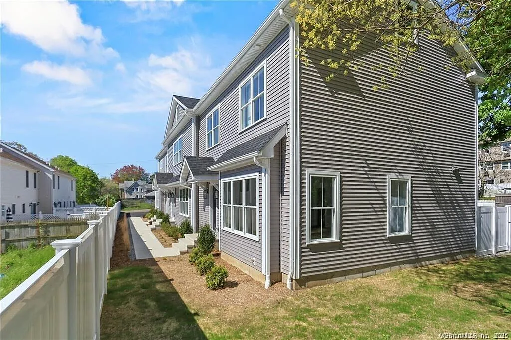 3 bed, 2.5 bath, 1530 sqft, $4,200 — Photo 1