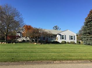 60407 Lamplighter Dr, New Hudson, MI