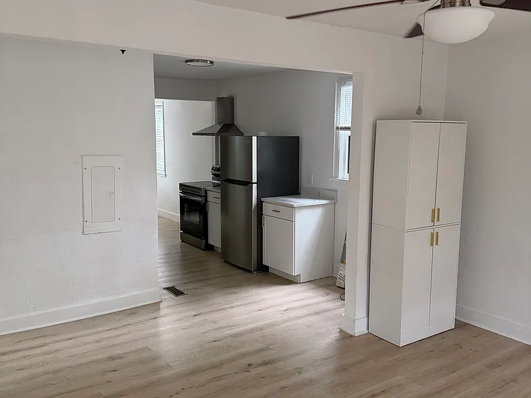 2652 Woodlawn Ave — Photo 12