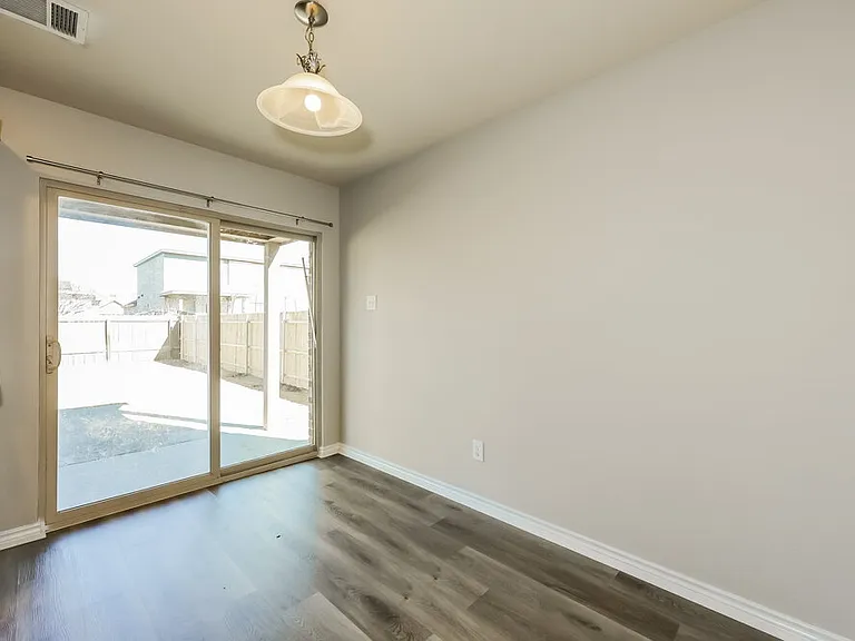 1204 Boxwood Dr — Photo 7