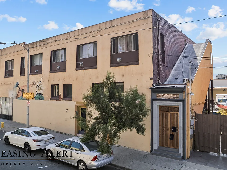 104 S Cummings St