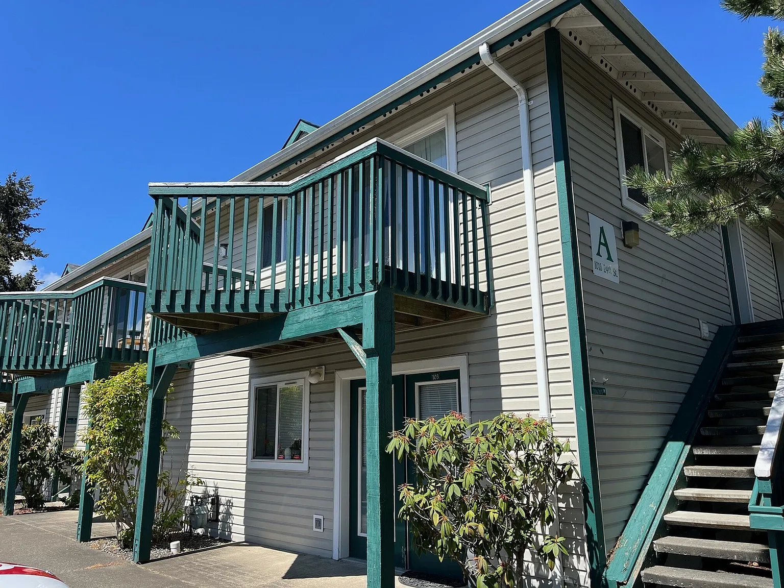 Rhododendron Court — Photo 2