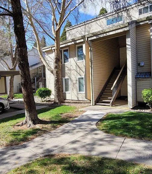2367 Roundhouse Rd — Photo 8