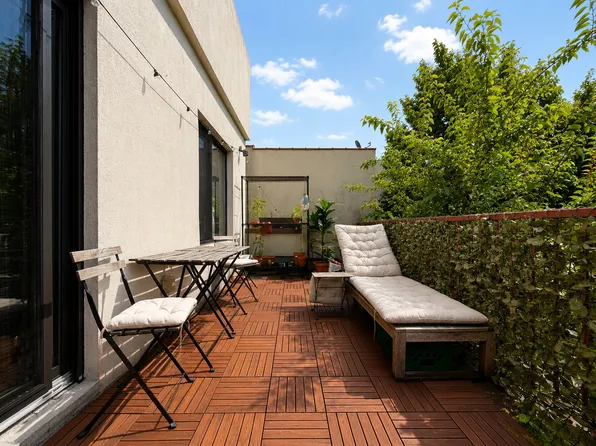 476 Gates Avenue image 1 of 10