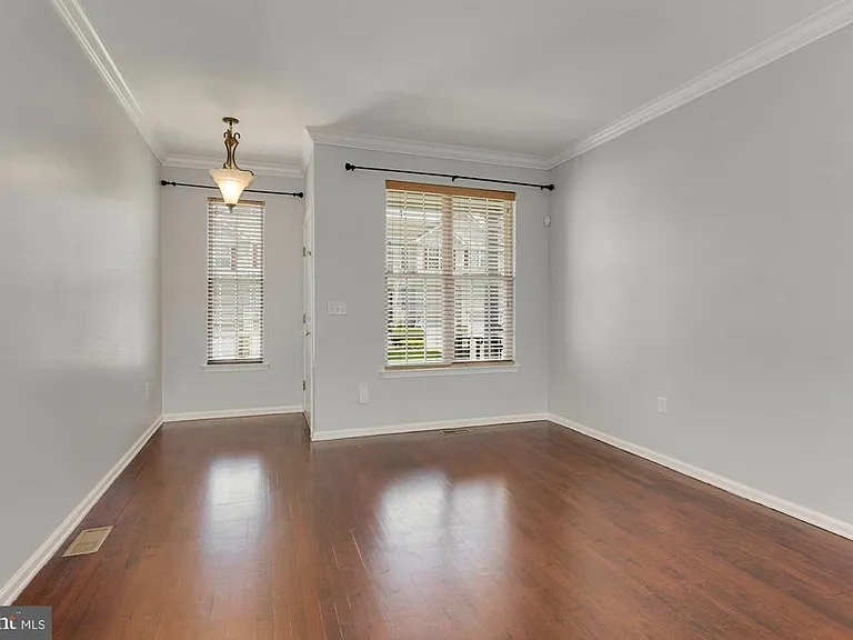 345 Huntington Dr — Photo 5