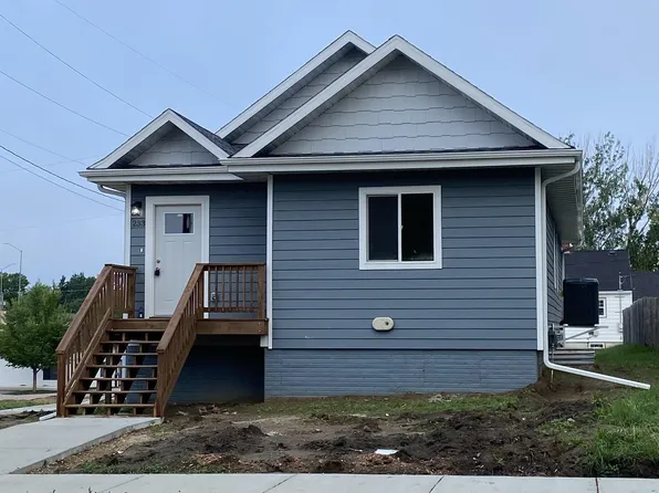 233 S Grange Ave, Sioux Falls, SD 57104