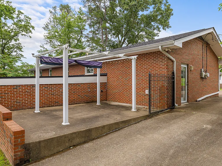 3443 Shadowlawn Dr — Photo 5