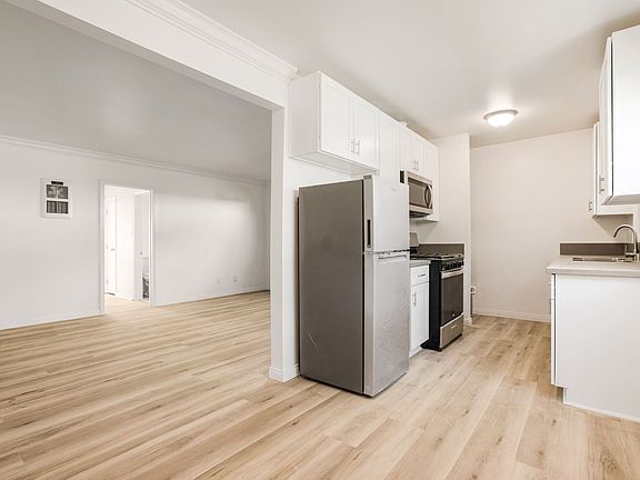 4th image of 11011 Venice Blvd #25
